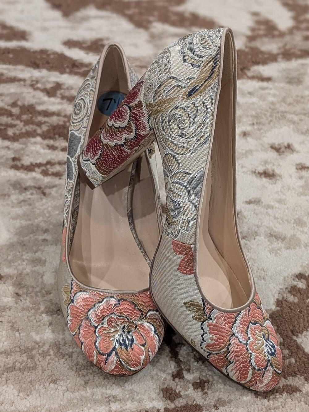 Floral Embroidered Women's Pumps
